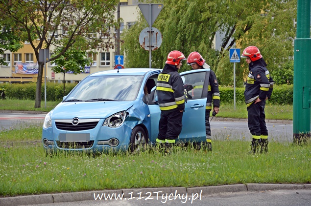 Kolizja Opla ze Skodą na rondzie Polonia Kolizja Opla ze Skodą na rondzie Polonia