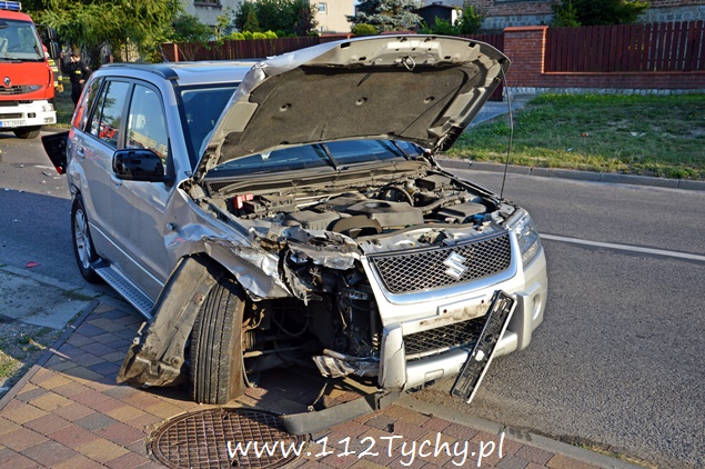 Trzy rozbite auta na ul. Harcerskiej Trzy rozbite auta na ul. Harcerskiej
