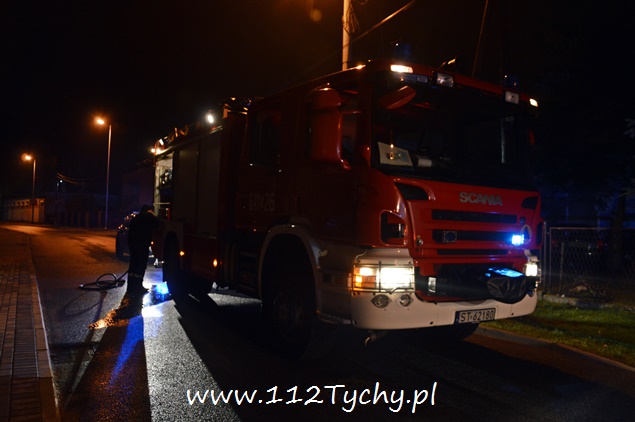 POŻAR SAMOCHODU NA ULICY LEŚNEJ POŻAR SAMOCHODU NA ULICY LEŚNEJ