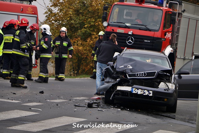 WYPADEK NA ULICY POKOJU W LĘDZINACH WYPADEK NA ULICY POKOJU W LĘDZINACH