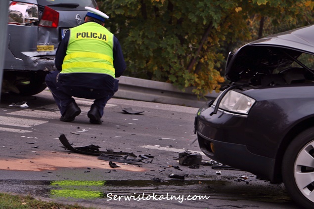 WYPADEK NA ULICY POKOJU W LĘDZINACH WYPADEK NA ULICY POKOJU W LĘDZINACH