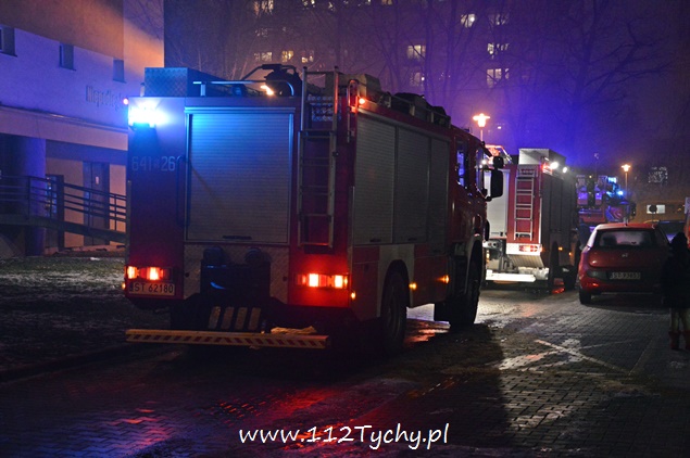 POŻAR ŚMIECI W SZYBIE WINDY POŻAR ŚMIECI W SZYBIE WINDY