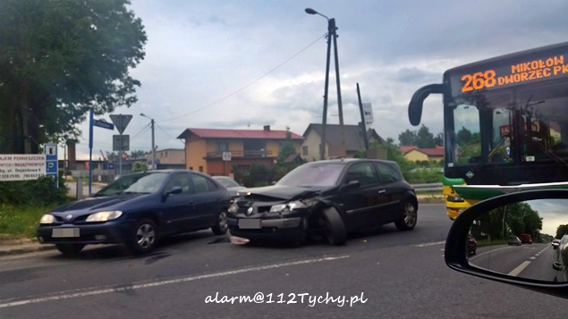 ZDERZENIE AUTOBUSU MIEJSKIEGO Z OSOBÓWKĄ NA MIKOŁOWSKIEJ ZDERZENIE AUTOBUSU MIEJSKIEGO Z OSOBÓWKĄ NA MIKOŁOWSKIEJ