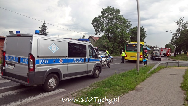 ZDERZENIE AUTOBUSU MIEJSKIEGO Z OSOBÓWKĄ NA MIKOŁOWSKIEJ ZDERZENIE AUTOBUSU MIEJSKIEGO Z OSOBÓWKĄ NA MIKOŁOWSKIEJ