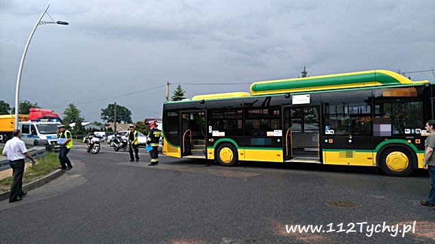 ZDERZENIE AUTOBUSU MIEJSKIEGO Z OSOBÓWKĄ NA MIKOŁOWSKIEJ ZDERZENIE AUTOBUSU MIEJSKIEGO Z OSOBÓWKĄ NA MIKOŁOWSKIEJ