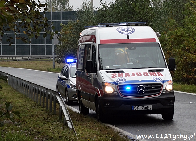 OPEL W ROWIE NA ZJEŹDZIE Z DK 1 NA DK 44 OPEL W ROWIE NA ZJEŹDZIE Z DK 1 NA DK 44