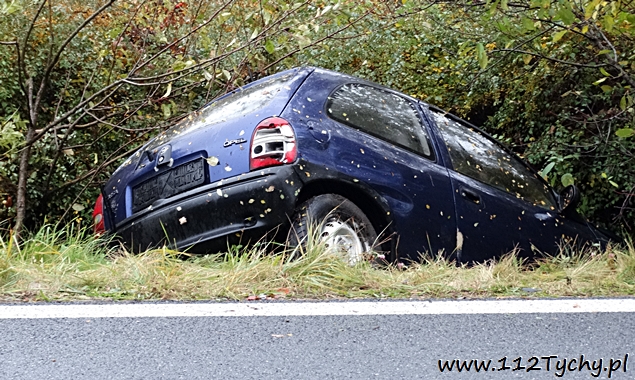 OPEL W ROWIE NA ZJEŹDZIE Z DK 1 NA DK 44 OPEL W ROWIE NA ZJEŹDZIE Z DK 1 NA DK 44