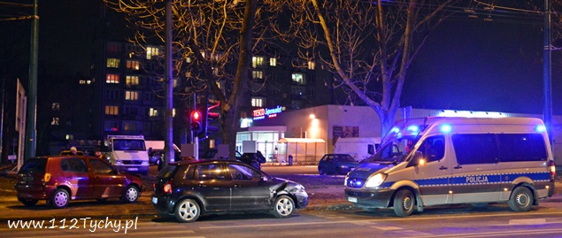 KOLIZJA DWÓCH VW POLO NA SKRZYŻOWANIU PRZY MAŁYM TESCO KOLIZJA DWÓCH VW POLO NA SKRZYŻOWANIU PRZY MAŁYM TESCO