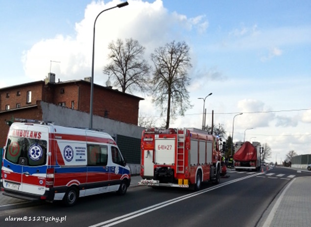 ZDERZENIE DWÓCH OSOBÓWEK NA SKRZYŻOWANIU DAMROTA Z ASNYKA ZDERZENIE DWÓCH OSOBÓWEK NA SKRZYŻOWANIU DAMROTA Z ASNYKA