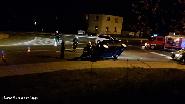 ZDERZENIE DWÓCH OPLI W LĘDZINACH ZDERZENIE DWÓCH OPLI W LĘDZINACH