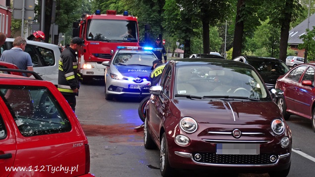 UDERZYŁ MOTOCYKLEM W FIATA I UCIEKŁ Z MIEJSCA ZDARZENIA UDERZYŁ MOTOCYKLEM W FIATA I UCIEKŁ Z MIEJSCA ZDARZENIA