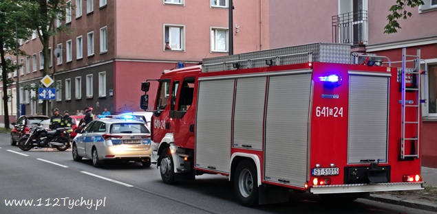 UDERZYŁ MOTOCYKLEM W FIATA I UCIEKŁ Z MIEJSCA ZDARZENIA UDERZYŁ MOTOCYKLEM W FIATA I UCIEKŁ Z MIEJSCA ZDARZENIA