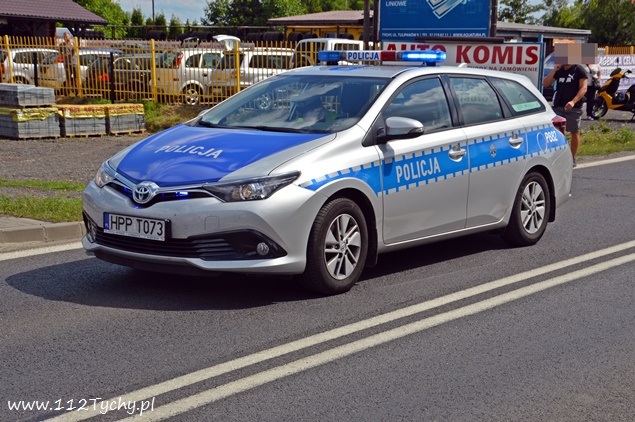 CZOŁOWE ZDERZENIE SAMOCHODÓW NA KATOWICKIEJ CZOŁOWE ZDERZENIE SAMOCHODÓW NA KATOWICKIEJ