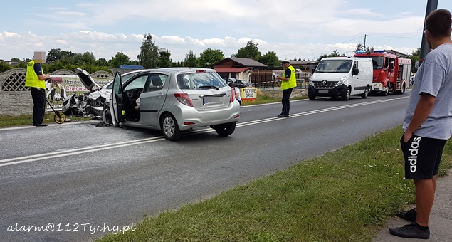 CZOŁOWE ZDERZENIE SAMOCHODÓW NA KATOWICKIEJ CZOŁOWE ZDERZENIE SAMOCHODÓW NA KATOWICKIEJ