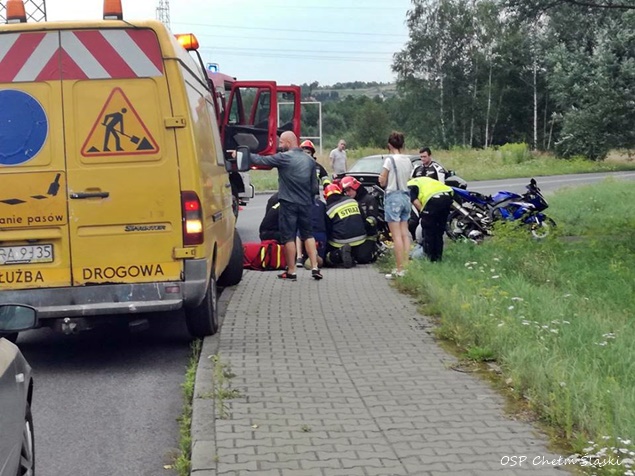 ZDERZENIE OSOBÓWKI Z MOTOCYKLEM W CHEŁMIE MAŁYM ZDERZENIE OSOBÓWKI Z MOTOCYKLEM W CHEŁMIE MAŁYM