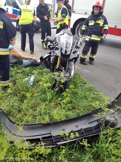 ZDERZENIE OSOBÓWKI Z MOTOCYKLEM W CHEŁMIE MAŁYM ZDERZENIE OSOBÓWKI Z MOTOCYKLEM W CHEŁMIE MAŁYM