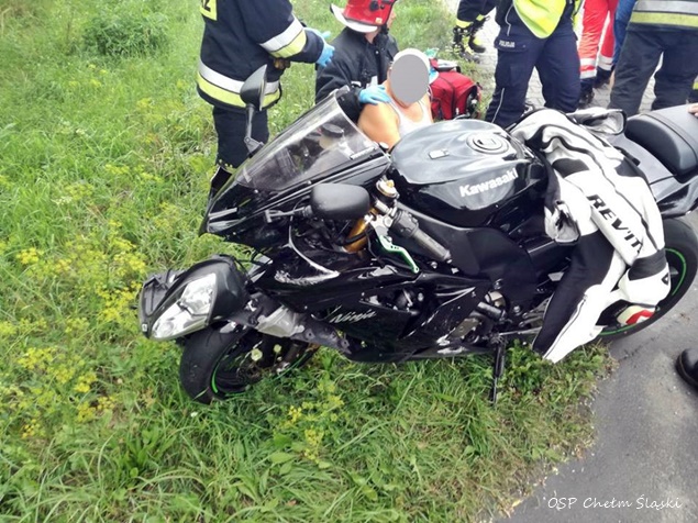 ZDERZENIE OSOBÓWKI Z MOTOCYKLEM W CHEŁMIE MAŁYM ZDERZENIE OSOBÓWKI Z MOTOCYKLEM W CHEŁMIE MAŁYM