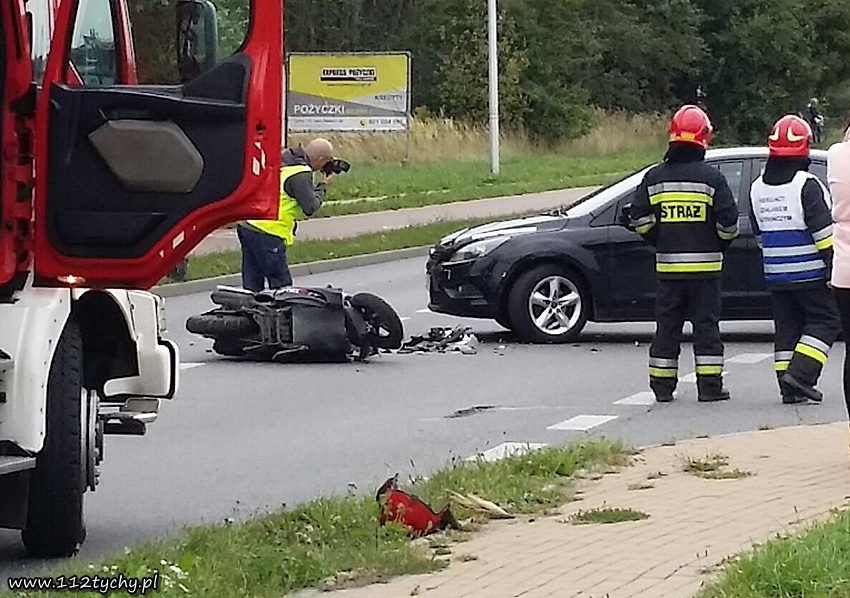 ZDERZENIE OSOBÓWKI ZE SKUTEREM NA SERDECZNEJ - INTERWENIOWAŁ LPR ZDERZENIE OSOBÓWKI ZE SKUTEREM NA SERDECZNEJ - INTERWENIOWAŁ LPR