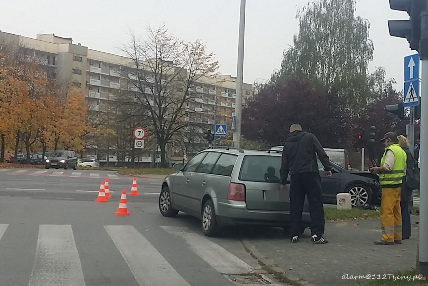KOLIZJA DWÓCH VW NA SKRZYŻOWANIU STOCZNIOWCÓW 70 Z KONECZNEGO KOLIZJA DWÓCH VW NA SKRZYŻOWANIU STOCZNIOWCÓW 70 Z KONECZNEGO