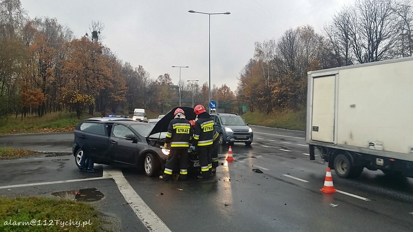 KOLIZJA OSOBÓWEK NA GÓRCE MIKOŁOWSKIEJ KOLIZJA OSOBÓWEK NA GÓRCE MIKOŁOWSKIEJ