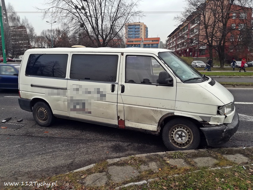 ZDERZENIE SAMOCHODÓW NA ŻWAKOWSKIEJ ZDERZENIE SAMOCHODÓW NA ŻWAKOWSKIEJ