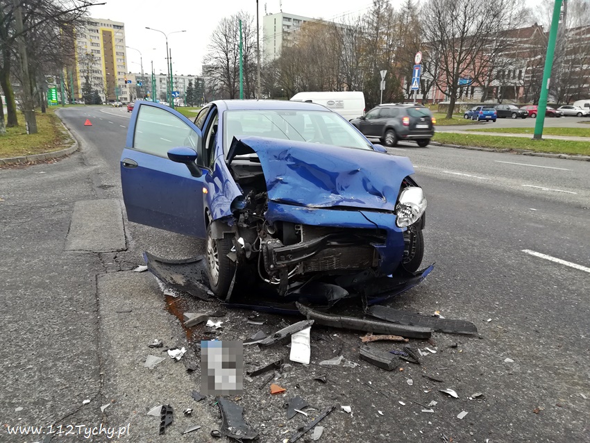 ZDERZENIE SAMOCHODÓW NA ŻWAKOWSKIEJ ZDERZENIE SAMOCHODÓW NA ŻWAKOWSKIEJ
