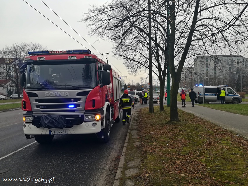 ZDERZENIE SAMOCHODÓW NA ŻWAKOWSKIEJ ZDERZENIE SAMOCHODÓW NA ŻWAKOWSKIEJ