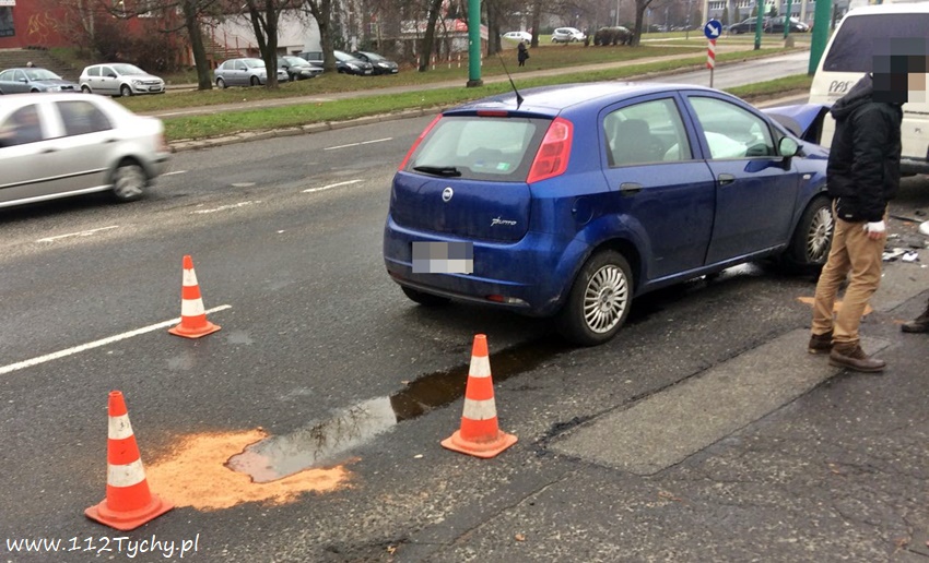 ZDERZENIE SAMOCHODÓW NA ŻWAKOWSKIEJ ZDERZENIE SAMOCHODÓW NA ŻWAKOWSKIEJ