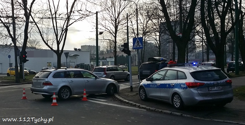 KOLIZJA OSOBÓWEK PRZY MAŁYM TESCO KOLIZJA OSOBÓWEK PRZY MAŁYM TESCO