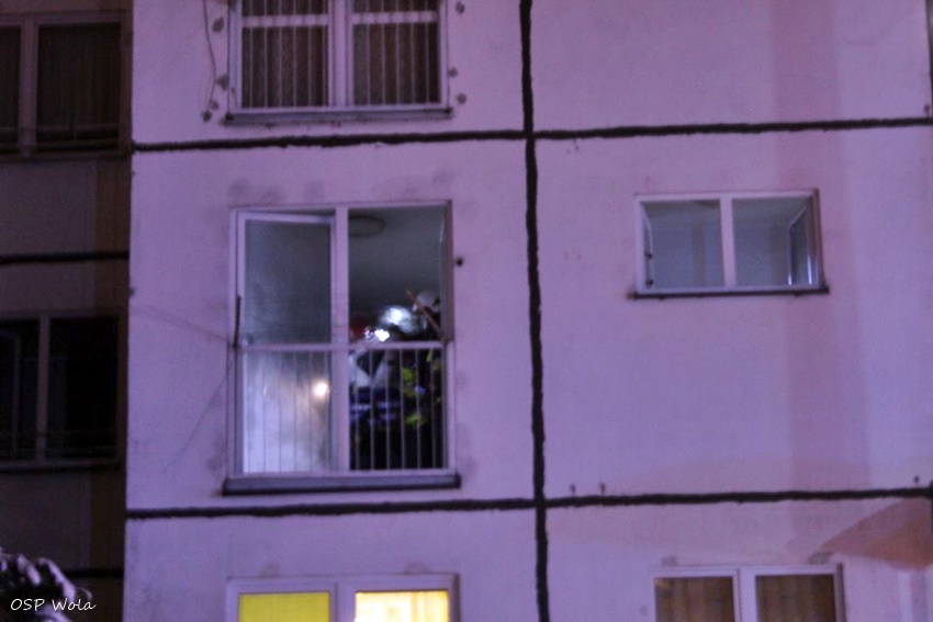 POŻAR W MIESZKANIU NA WOLI POŻAR W MIESZKANIU NA WOLI
