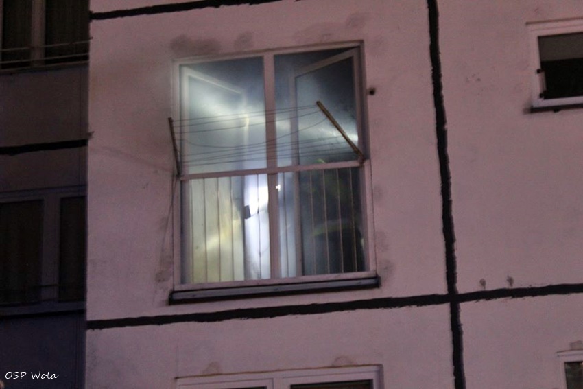 POŻAR W MIESZKANIU NA WOLI POŻAR W MIESZKANIU NA WOLI