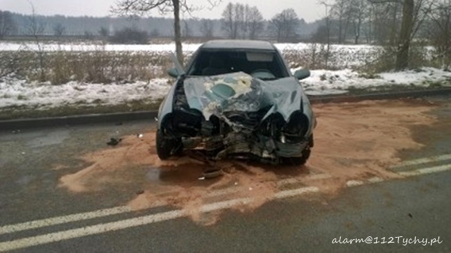 MERCEDESEM ŚCIĄŁ LATARNIE NA DRODZE WEWNĘTRZNEJ PRZY FCA MERCEDESEM ŚCIĄŁ LATARNIE NA DRODZE WEWNĘTRZNEJ PRZY FCA