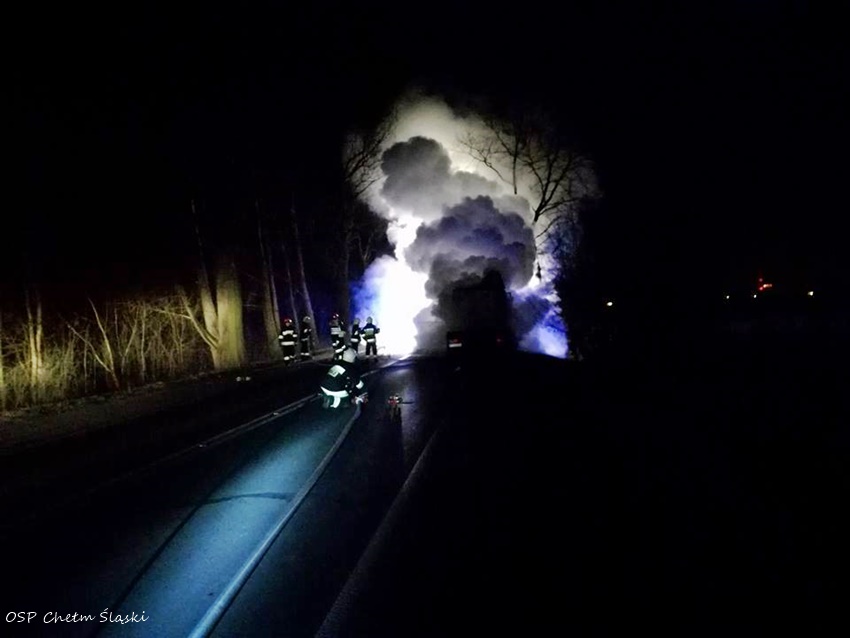 POŻAR CIĄGNIKA SIODŁOWEGO W CHEŁMIE ŚLĄSKIM POŻAR CIĄGNIKA SIODŁOWEGO W CHEŁMIE ŚLĄSKIM