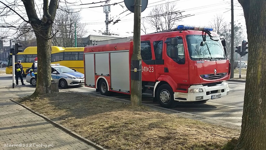 ZDERZENIE OSOBÓWEK NA SKRZYŻOWANIU EDUKACJI Z GROTA ROWECKIEGO ZDERZENIE OSOBÓWEK NA SKRZYŻOWANIU EDUKACJI Z GROTA ROWECKIEGO