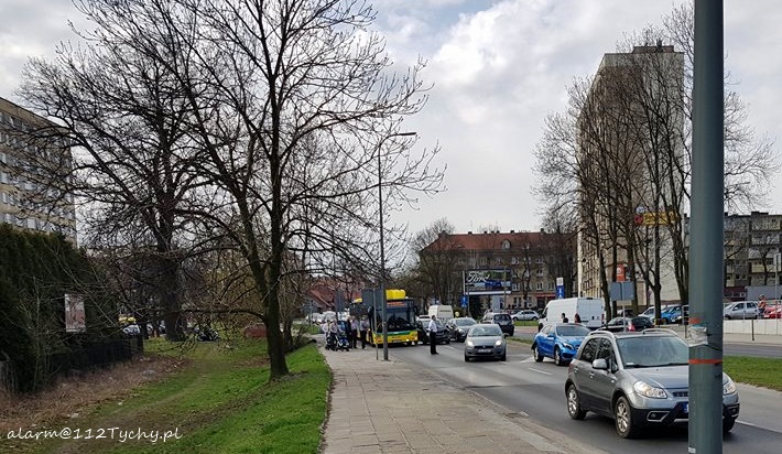 ZDERZENIE DWÓCH OSOBÓWEK I AUTOBUSU NA AL. BIELSKIEJ ZDERZENIE DWÓCH OSOBÓWEK I AUTOBUSU NA AL. BIELSKIEJ