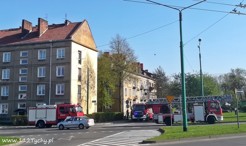ZADYMIENIE W MIESZKANIU PRZY CZEREŚNIOWEJ ZADYMIENIE W MIESZKANIU PRZY CZEREŚNIOWEJ