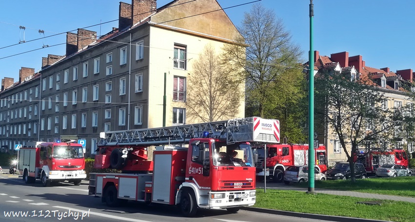 ZADYMIENIE W MIESZKANIU PRZY CZEREŚNIOWEJ ZADYMIENIE W MIESZKANIU PRZY CZEREŚNIOWEJ