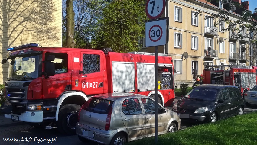 ZADYMIENIE W MIESZKANIU PRZY CZEREŚNIOWEJ ZADYMIENIE W MIESZKANIU PRZY CZEREŚNIOWEJ