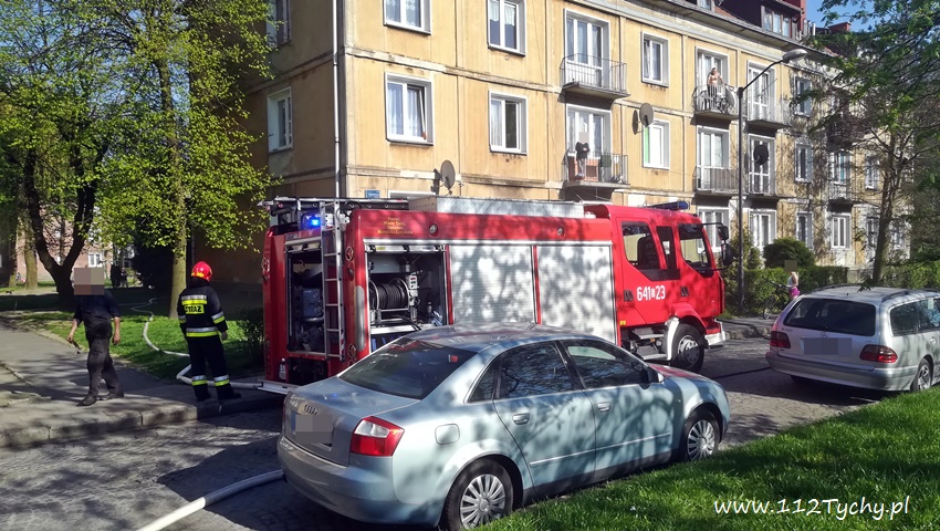 ZADYMIENIE W MIESZKANIU PRZY CZEREŚNIOWEJ ZADYMIENIE W MIESZKANIU PRZY CZEREŚNIOWEJ