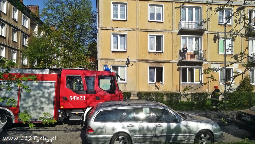 ZADYMIENIE W MIESZKANIU PRZY CZEREŚNIOWEJ ZADYMIENIE W MIESZKANIU PRZY CZEREŚNIOWEJ