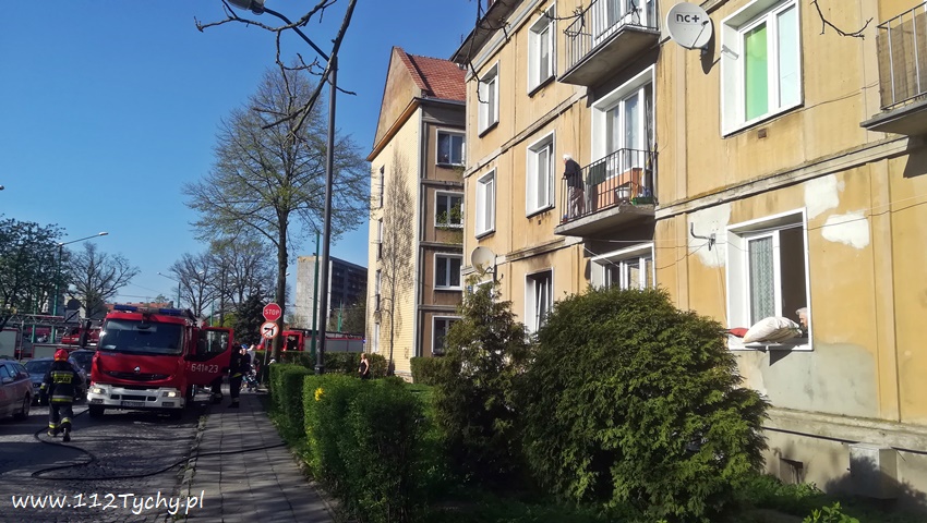 ZADYMIENIE W MIESZKANIU PRZY CZEREŚNIOWEJ ZADYMIENIE W MIESZKANIU PRZY CZEREŚNIOWEJ