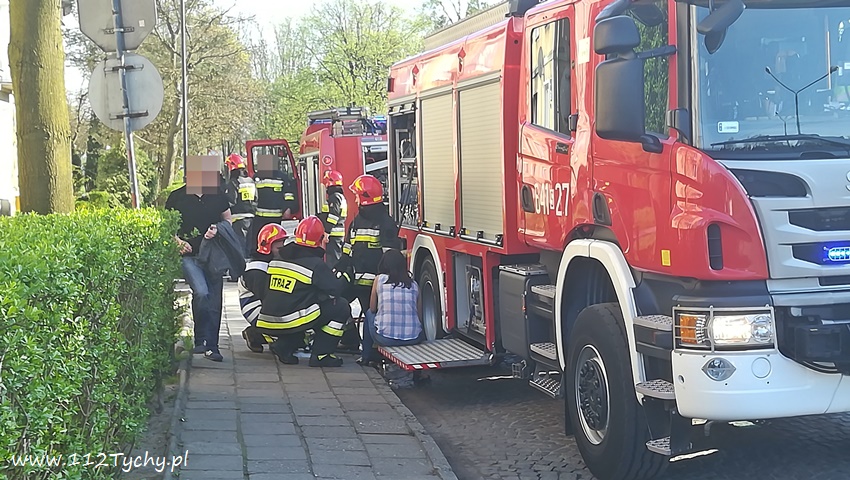 ZADYMIENIE W MIESZKANIU PRZY CZEREŚNIOWEJ ZADYMIENIE W MIESZKANIU PRZY CZEREŚNIOWEJ