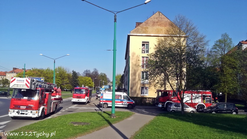 ZADYMIENIE W MIESZKANIU PRZY CZEREŚNIOWEJ ZADYMIENIE W MIESZKANIU PRZY CZEREŚNIOWEJ