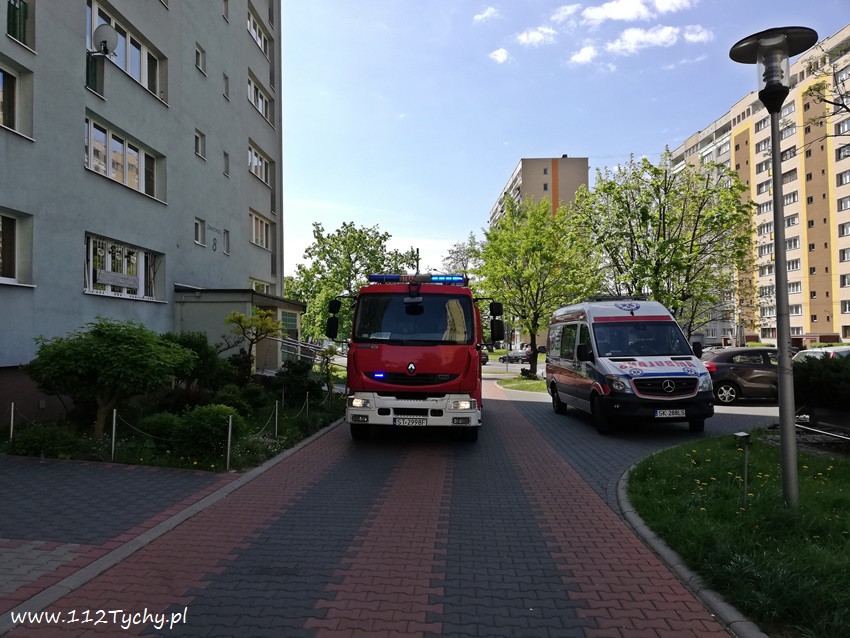 INTERWENCJA SŁUŻB RATUNKOWYCH NA ŻWAKOWSKIEJ INTERWENCJA SŁUŻB RATUNKOWYCH NA ŻWAKOWSKIEJ