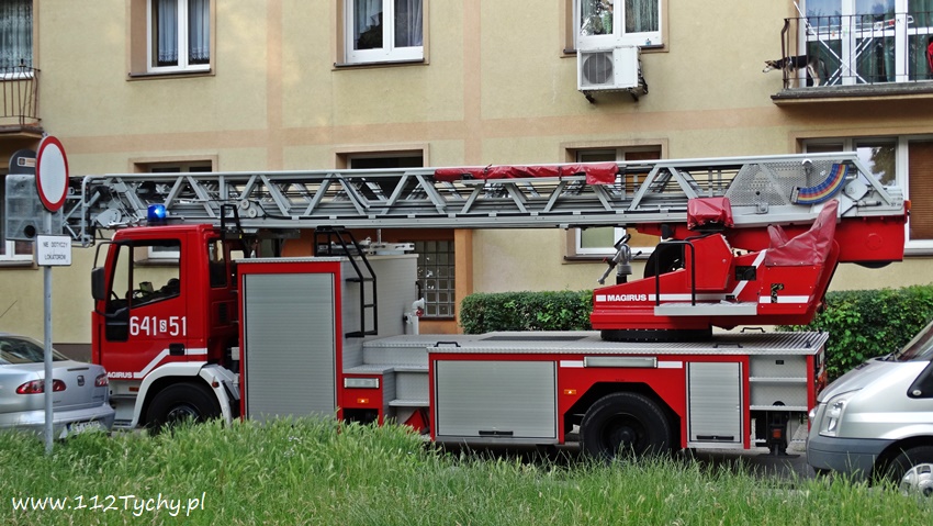 INTERWENCJA STRAŻY POŻARNEJ W BUDYNKU WIELORODZINNYM PRZY NIEPODLEGŁOŚCI INTERWENCJA STRAŻY POŻARNEJ W BUDYNKU WIELORODZINNYM PRZY NIEPODLEGŁOŚCI