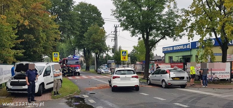 ZDARZENIA DROGOWE NA ULICY GOŚCINNEJ W BOJSZOWACH ZDARZENIA DROGOWE NA ULICY GOŚCINNEJ W BOJSZOWACH