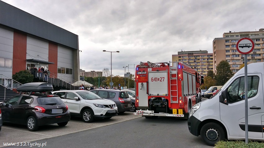 INTERWENCJA STRAŻY POŻARNEJ NA TYSKIM LODOWISKU INTERWENCJA STRAŻY POŻARNEJ NA TYSKIM LODOWISKU
