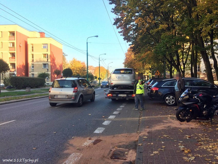 ZDERZENIE MOTOCYKLA Z OSOBÓWKĄ NA BUDOWLANYCH ZDERZENIE MOTOCYKLA Z OSOBÓWKĄ NA BUDOWLANYCH