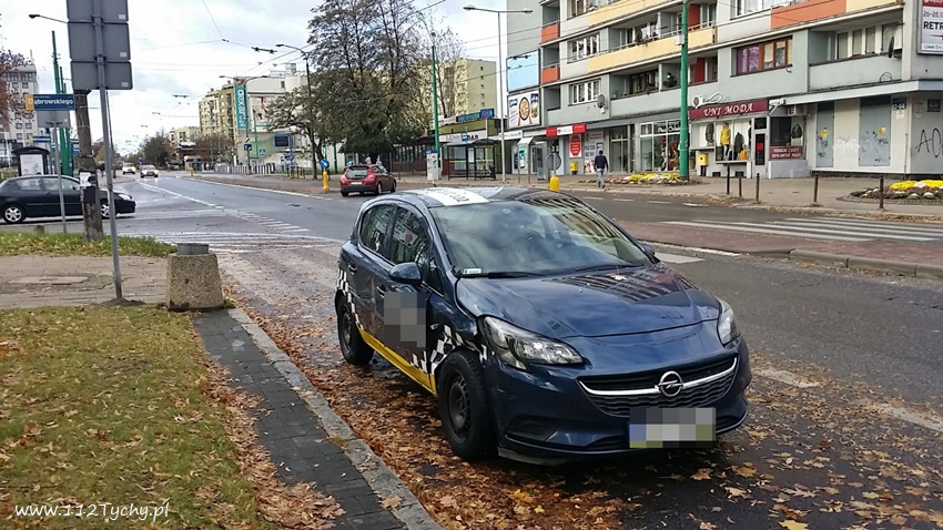 ZDERZENIE DWÓCH OSOBÓWEK NA SKRZYŻOWANIU DĄBROWSKIEGO Z GROTA ROWECKIEGO ZDERZENIE DWÓCH OSOBÓWEK NA SKRZYŻOWANIU DĄBROWSKIEGO Z GROTA ROWECKIEGO