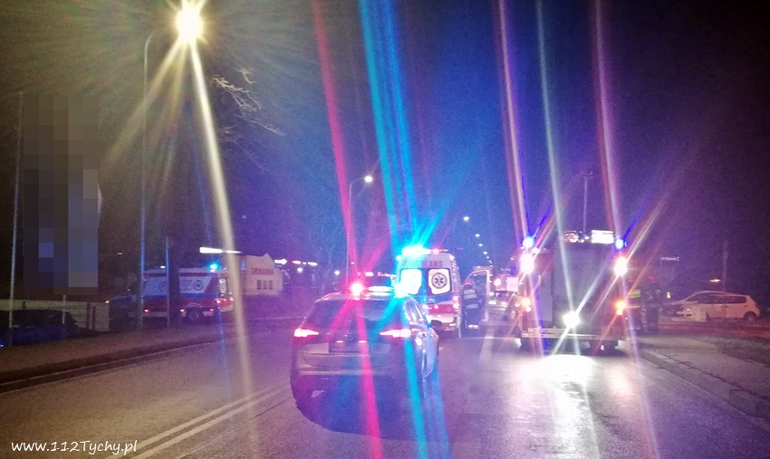 CZOŁOWE ZDERZENIE DWÓCH OSOBÓWEK NA KATOWICKIEJ CZOŁOWE ZDERZENIE DWÓCH OSOBÓWEK NA KATOWICKIEJ